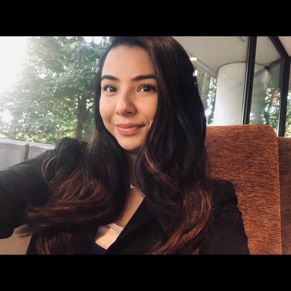 Meet your Posher, Dayana